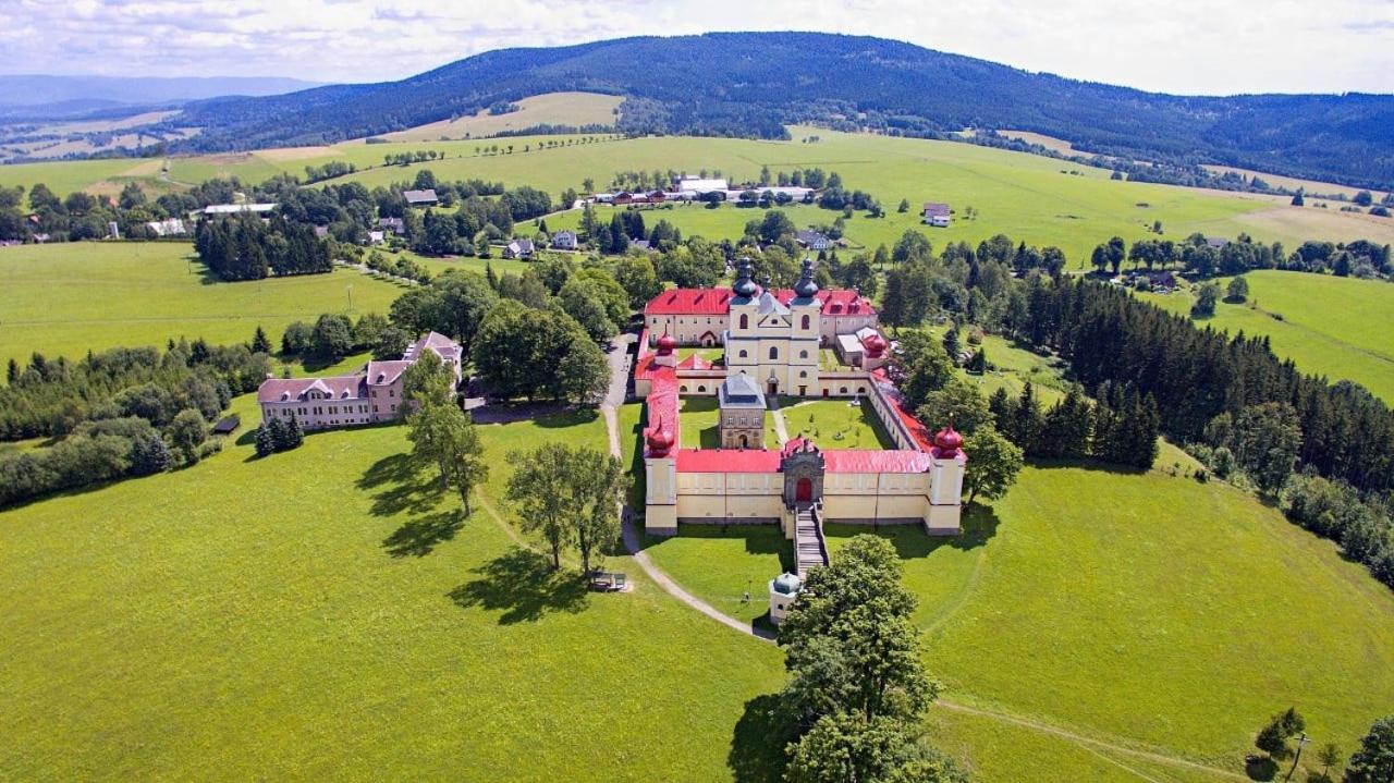 Hotel Zlatá Labuť Králíky Exterior foto